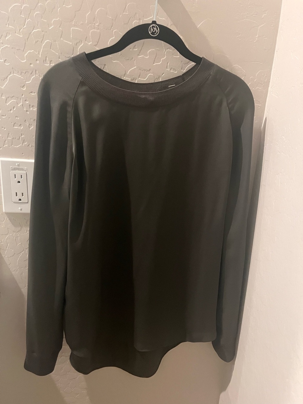 Vince Womems Olive Long-Sleeve Crewneck Shirt